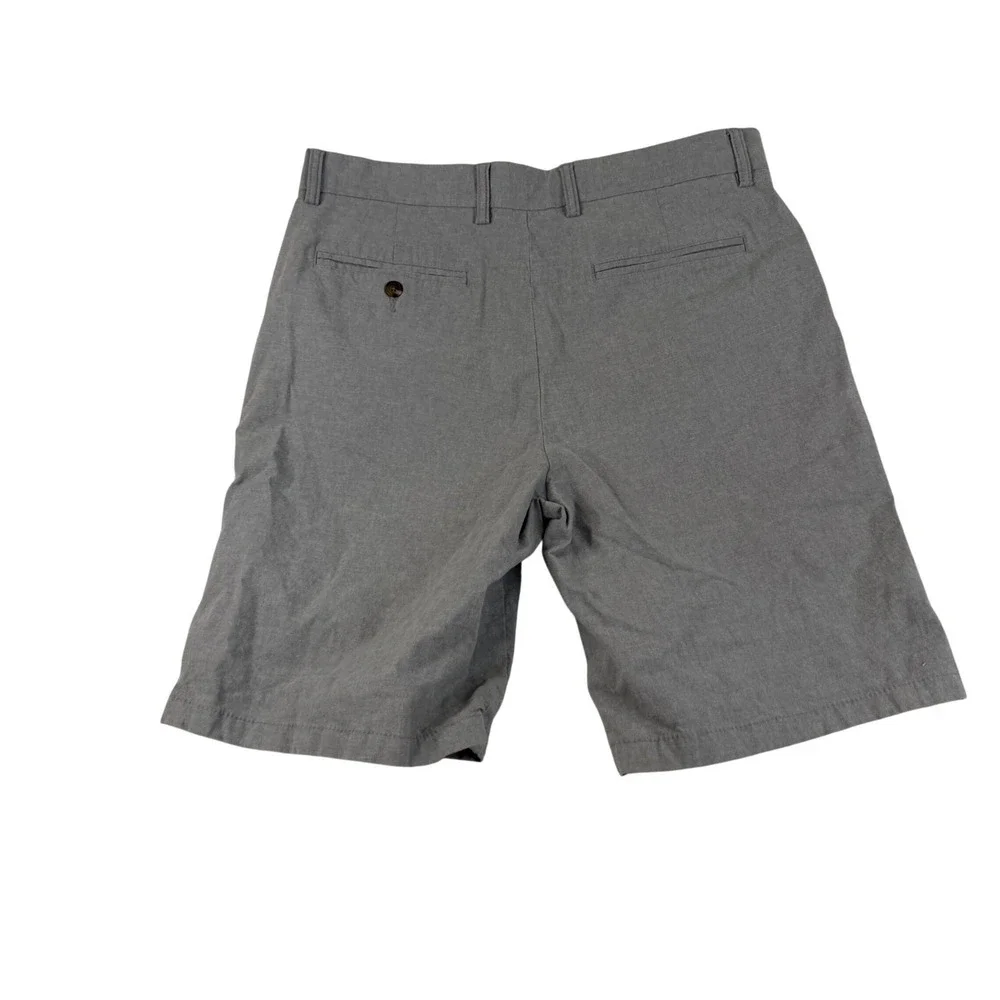 Old Navy Ultimate Slim Built-In Flex Gray Chino Shorts Mens 33 Solid Casual